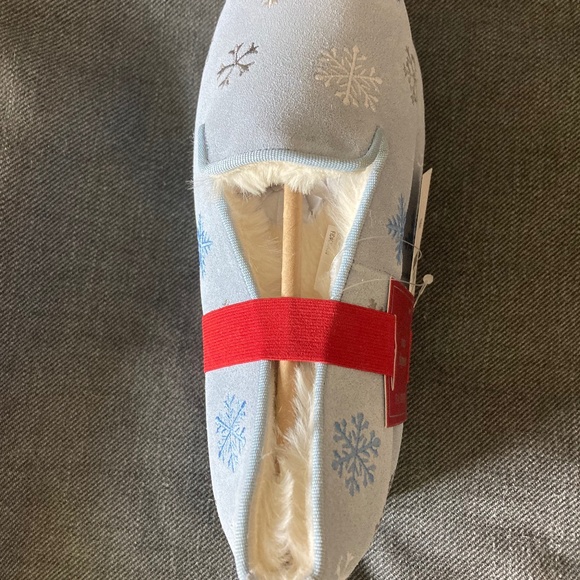 Brand New Talbots Size 6 Snowflake Slippers - Picture 1 of 2